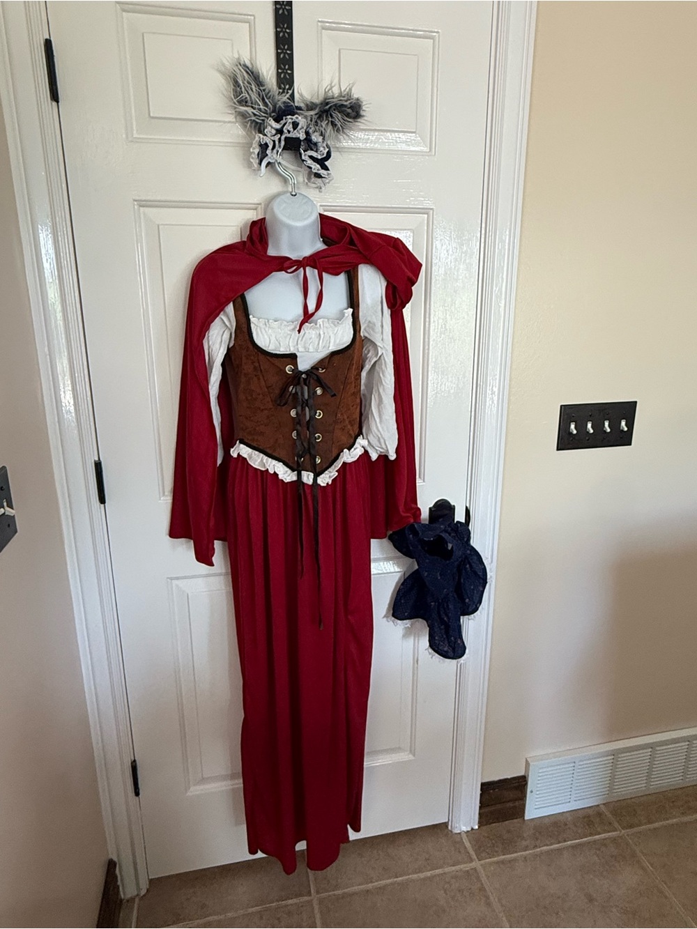 Adult Little red riding hood XS and the big bad wolf (dog costume) M